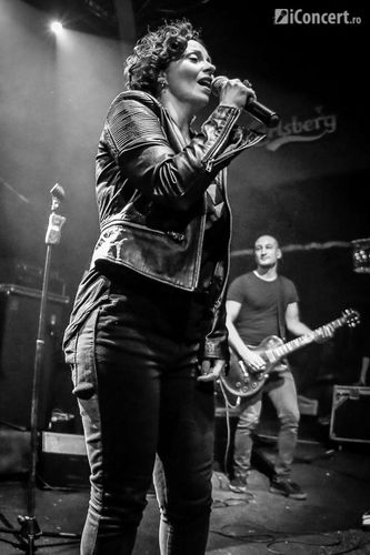 anneke-van-giersbergen-silver-church-bucuresti-2013-13