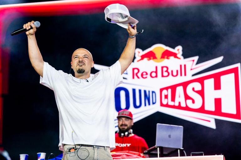 RECENZIE: Puya a câștigat Red Bull SoundClash 2025 într-un duel incendiar cu Theo Rose, în fața a peste 10.000 de fani